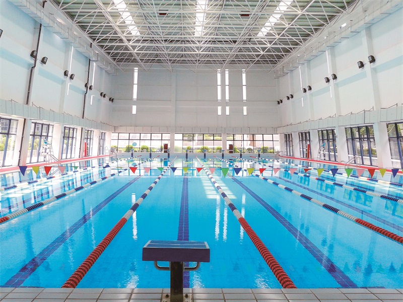 ѧУ��Ӿ��ˮ���óͷ�װ������Щ������������Ҫ����ѡ������������